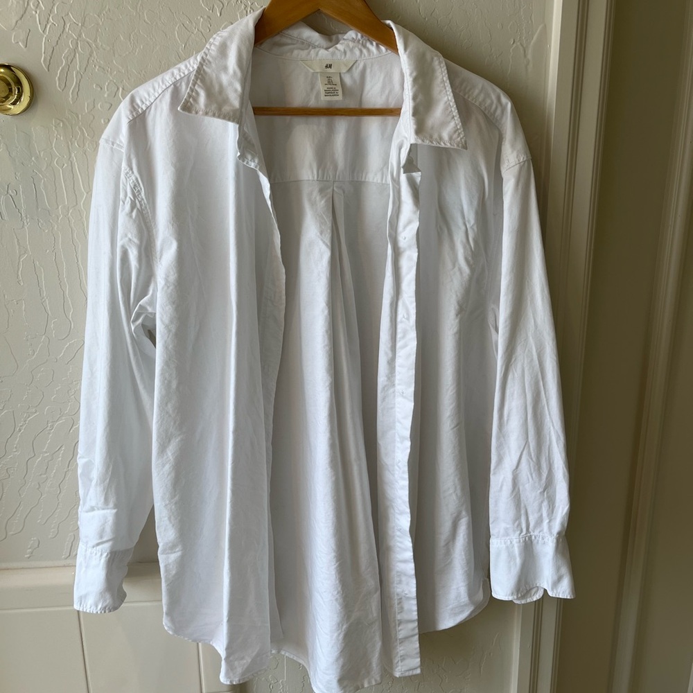 H&M Classic women’s  White Button-Up Shirt menswear classic timeless minimalist